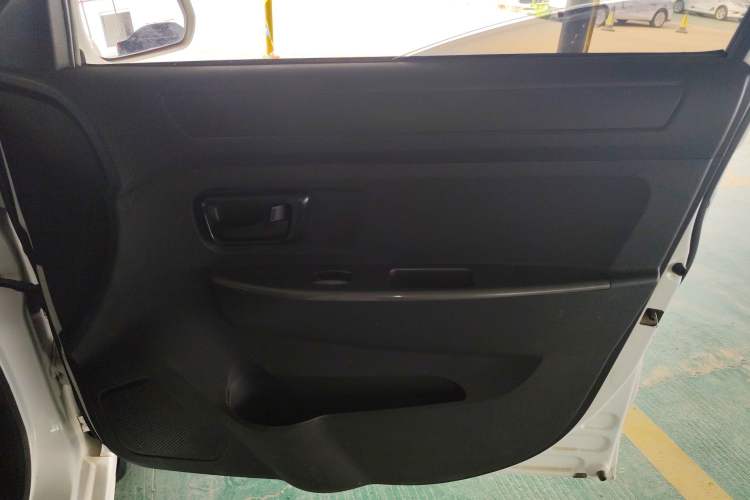 Used Dongfeng Fengon 330 2019 1.5L Manual Utility Grade I China VI Right Front Door Interior