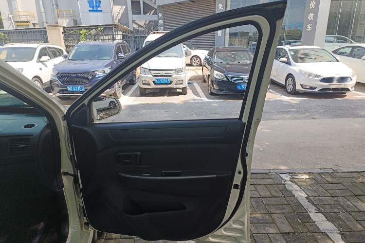 Used Dongfeng Fengon 330 2019 1.5L Manual Utility Grade I China VI Right Front Door Interior