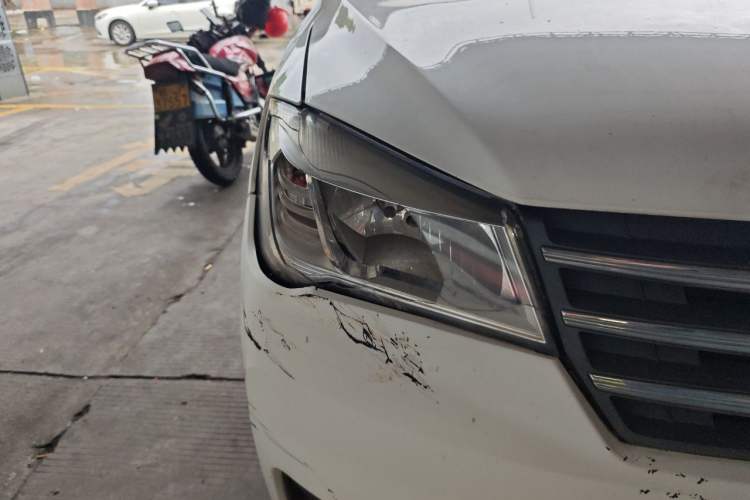 Used Dongfeng Fengon 330 2019 1.5L Manual Practical II China VI Right Front Headlight