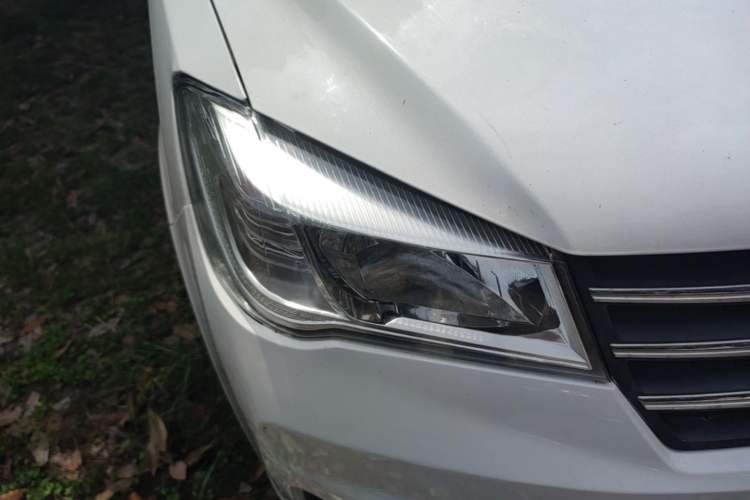 Used Dongfeng Fengon 330 2019 1.5L 330S Manual Comfort Version China VI Standard Right Front Headlight