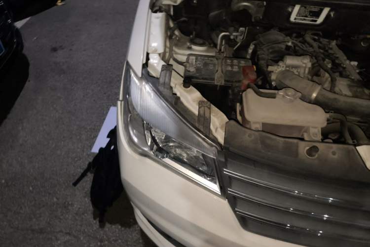 Used Dongfeng Fengon 330 2019 1.5L Manual Practical II China VI Right Front Headlight