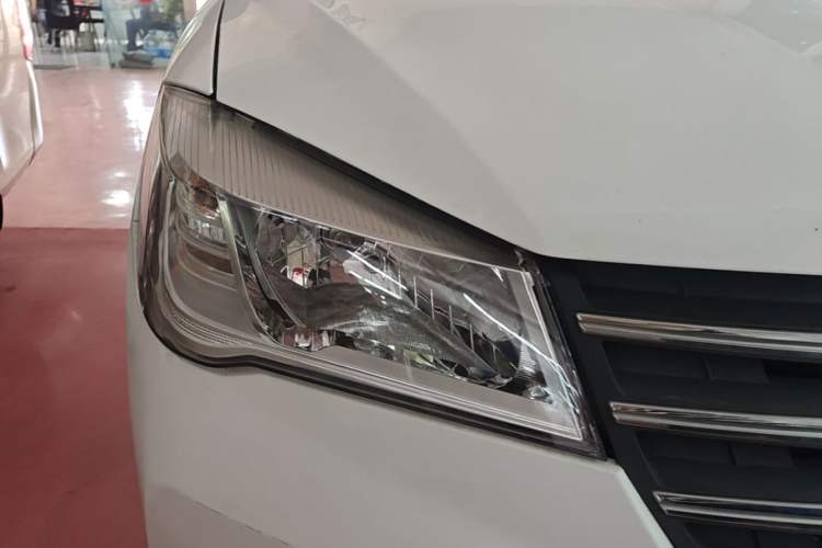 Used Dongfeng Fengon 330 2019 1.5L 330S Manual Comfort Version China VI Standard Right Front Headlight