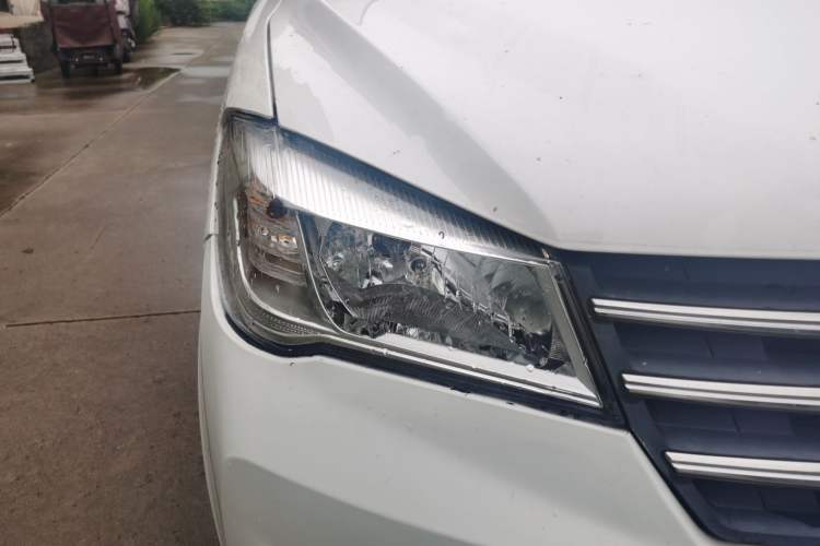 Used Dongfeng Fengon 330 2019 1.5L Manual Practical II China VI Right Front Headlight