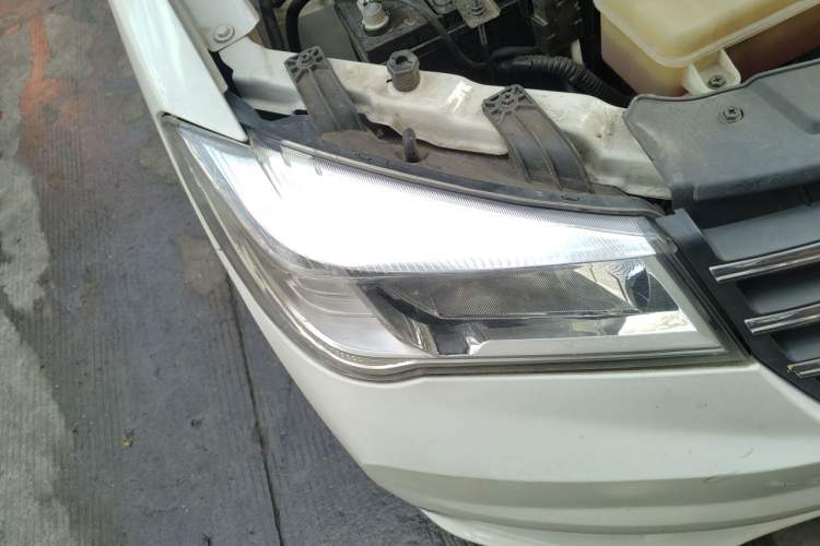 Used Dongfeng Fengon 330 2019 1.5L 330S Manual Comfort Version China VI Standard Right Front Headlight
