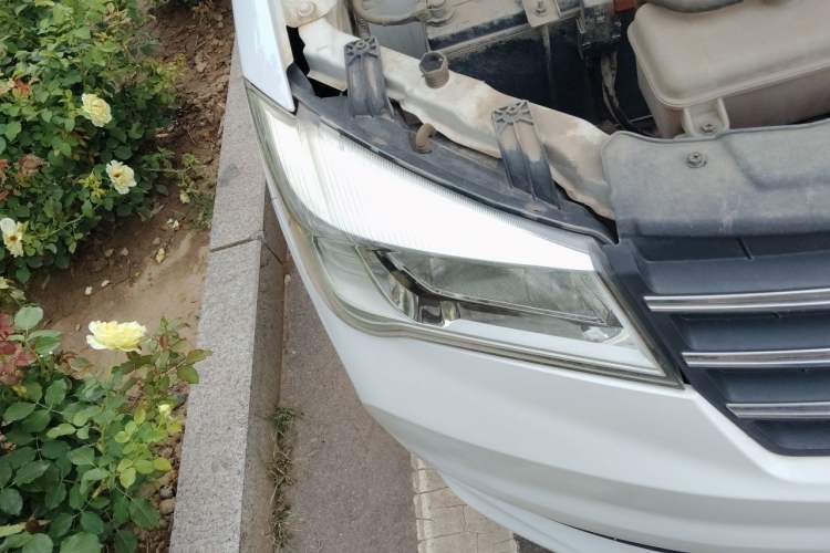 Used Dongfeng Fengon 330 2019 1.5L 330S Manual Luxury Edition China VI Standard Right Front Headlight