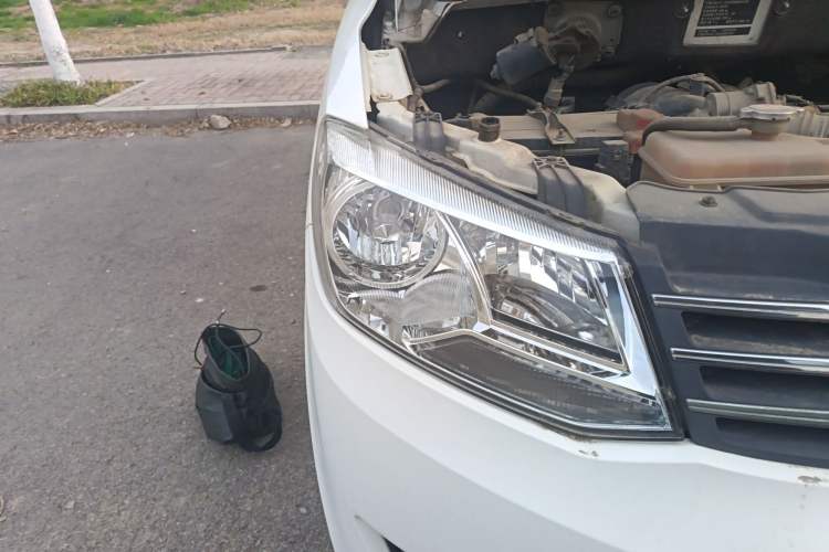 Used Dongfeng Fengon 330 2019 1.5L Manual Practical II China VI Right Front Headlight