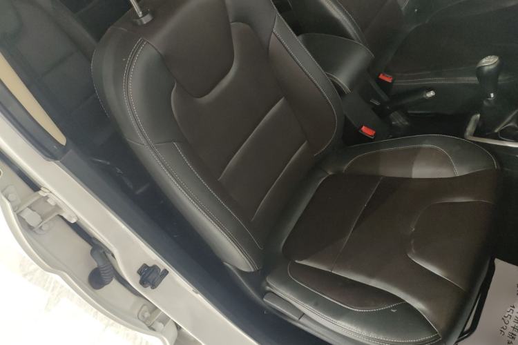Used Dongfeng Fengon 330 2019 1.5L 330S Manual Comfort Version China VI Standard Right Front Seat