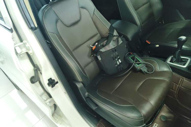 Used Dongfeng Fengon 330 2019 1.5L 330S Manual Comfort Version China VI Standard Right Front Seat