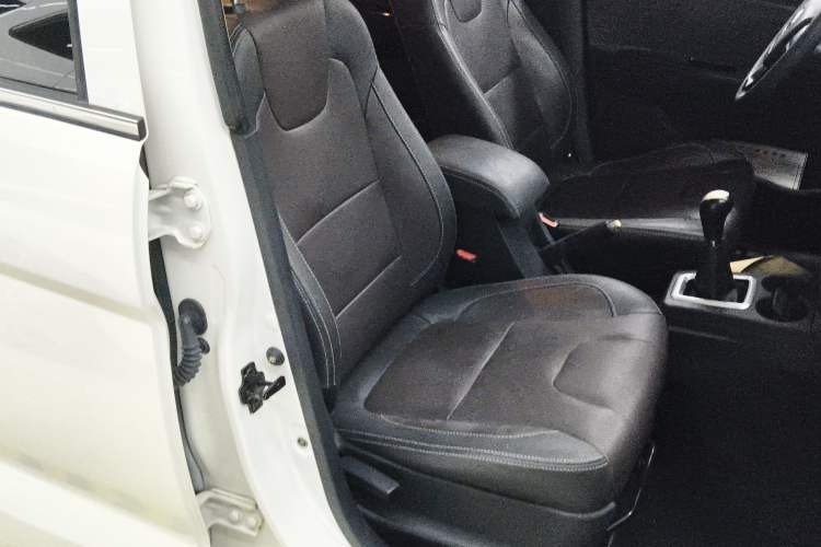 Used Dongfeng Fengon 330 2019 1.5L 330S Manual Comfort Version China VI Standard Right Front Seat