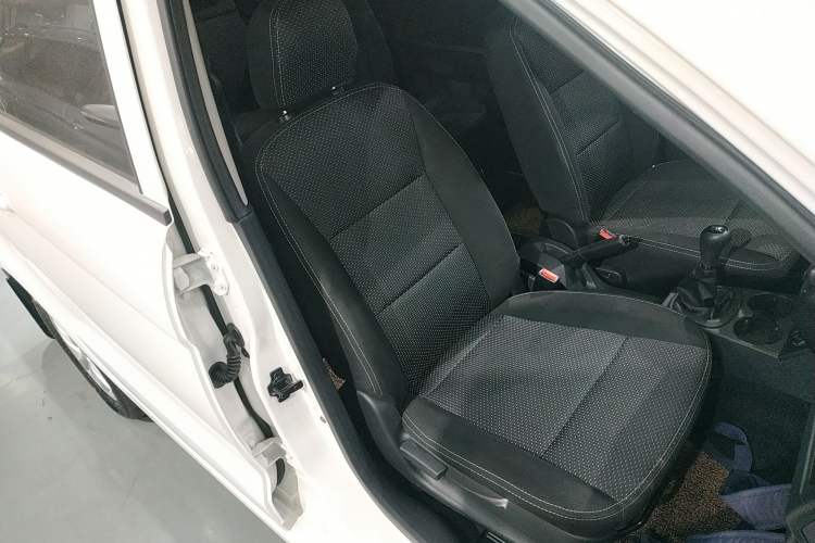 Used Dongfeng Fengon 330 2019 1.5L Manual Practical II China VI Right Front Seat