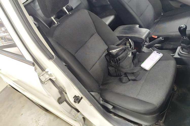 Used Dongfeng Fengon 330 2019 1.5L Manual Utility Grade I China VI Right Front Seat