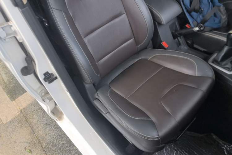 Used Dongfeng Fengon 330 2019 1.5L 330S Manual Comfort Version China VI Standard Right Front Seat