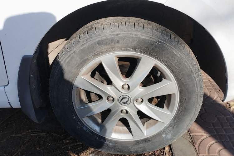 Used Dongfeng Fengon 330 2019 1.5L 330S Manual Luxury Van China VI Standard Right Front Wheel Hub