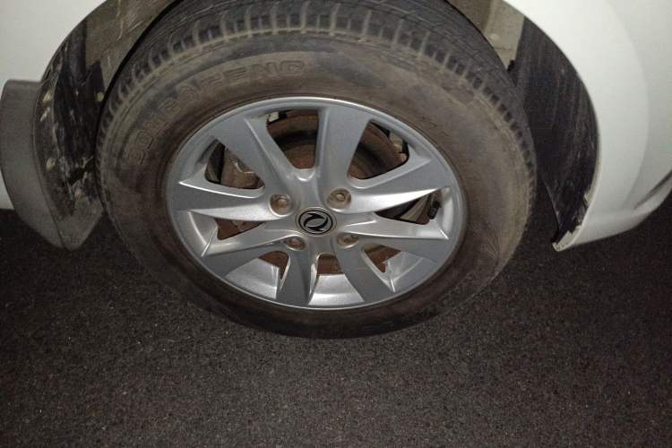 Used Dongfeng Fengon 330 2019 1.5L 330S Manual Comfort Version China VI Standard Right Front Wheel Hub