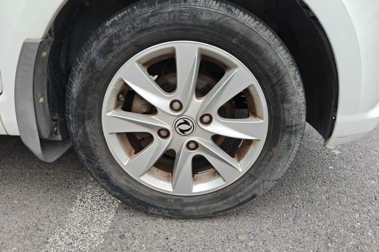 Used Dongfeng Fengon 330 2019 1.5L 330S Manual Comfort Version China VI Standard Right Front Wheel Hub