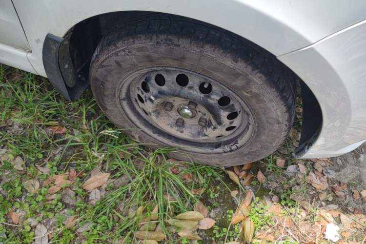 Used Dongfeng Fengon 330 2019 1.5L 330S Manual Comfort Version China VI Standard Right Front Wheel Hub