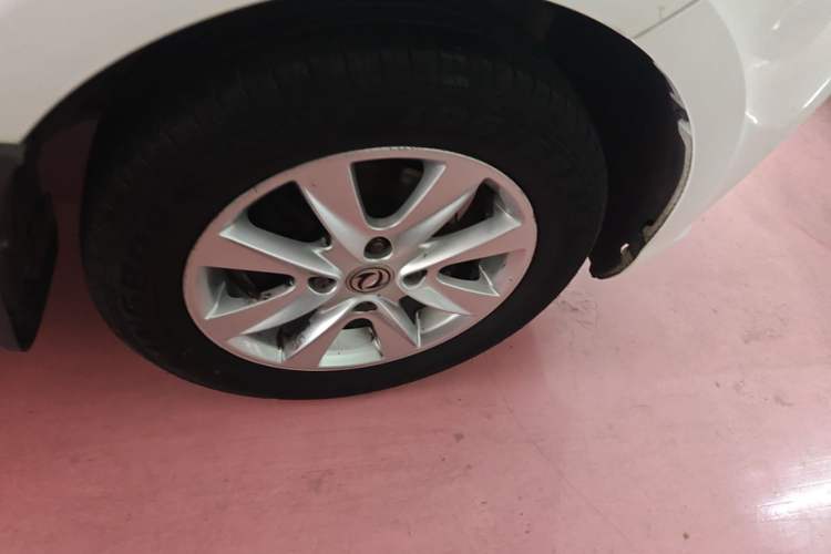 Used Dongfeng Fengon 330 2019 1.5L 330S Manual Comfort Version China VI Standard Right Front Wheel Hub