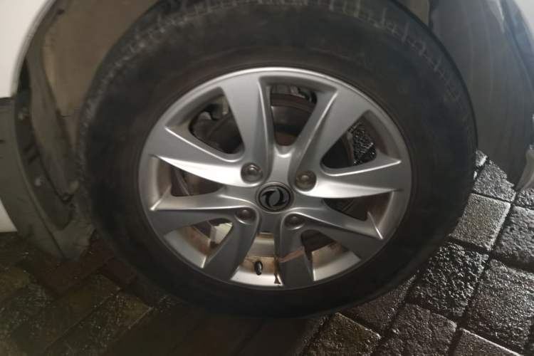 Used Dongfeng Fengon 330 2019 1.5L 330S Manual Luxury Van China VI Standard Right Front Wheel Hub