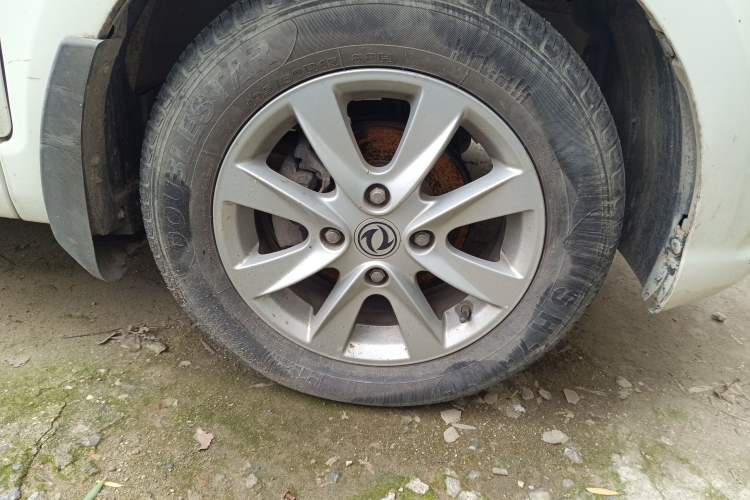 Used Dongfeng Fengon 330 2019 1.5L 330S Manual Comfort Version China VI Standard Right Front Wheel Hub