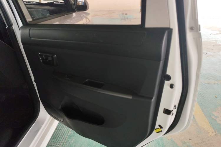 Used Dongfeng Fengon 330 2019 1.5L Manual Utility Grade I China VI Right Rear Door Interior