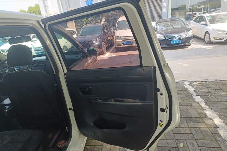 Used Dongfeng Fengon 330 2019 1.5L Manual Utility Grade I China VI Right Rear Door Interior