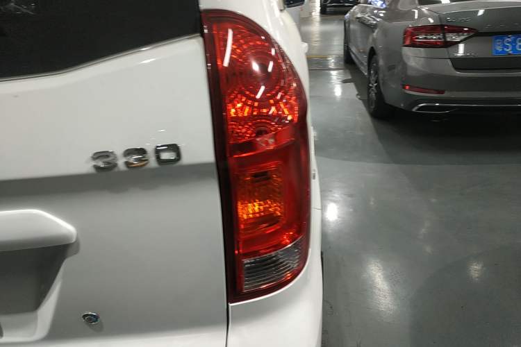 Used Dongfeng Fengon 330 2019 1.5L Manual Practical II China VI Right Rear Taillight