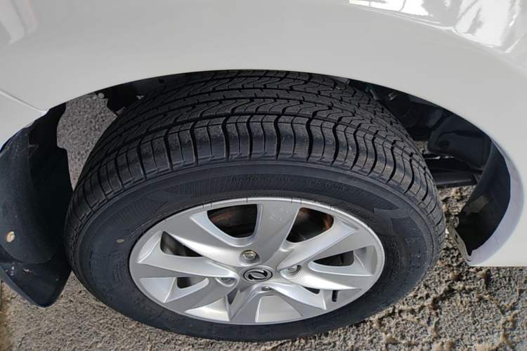 Used Dongfeng Fengon 330 2019 1.5L Manual Practical II China VI Right Rear Wheel Hub