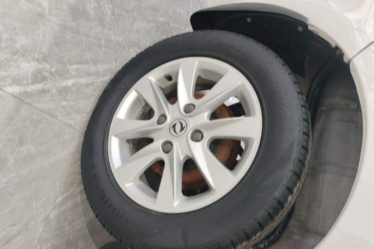 Used Dongfeng Fengon 330 2019 1.5L 330S Manual Comfort Version China VI Standard Right Rear Wheel Hub
