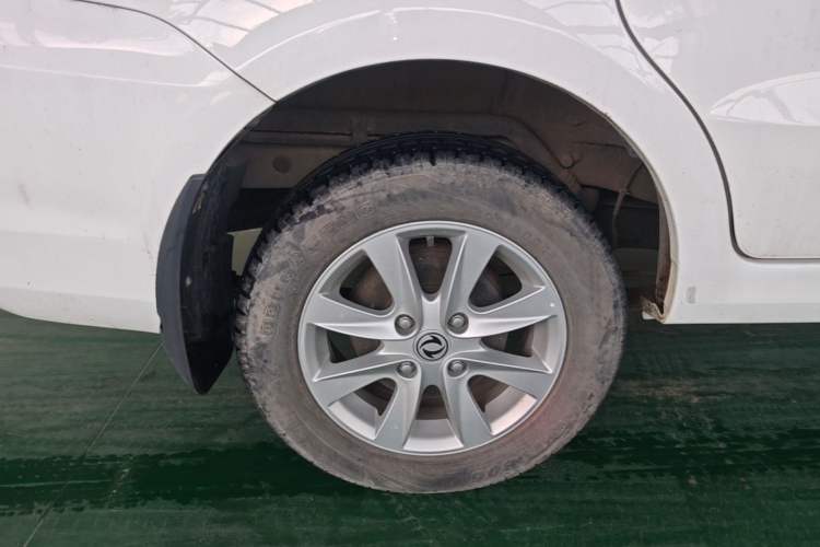 Used Dongfeng Fengon 330 2019 1.5L 330S Manual Luxury Van China VI Standard Right Rear Wheel Hub