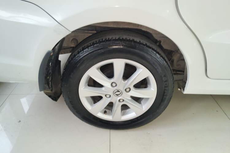 Used Dongfeng Fengon 330 2019 1.5L 330S Manual Comfort Version China VI Standard Right Rear Wheel Hub