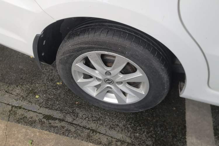 Used Dongfeng Fengon 330 2019 1.5L 330S Manual Comfort Version China VI Standard Right Rear Wheel Hub