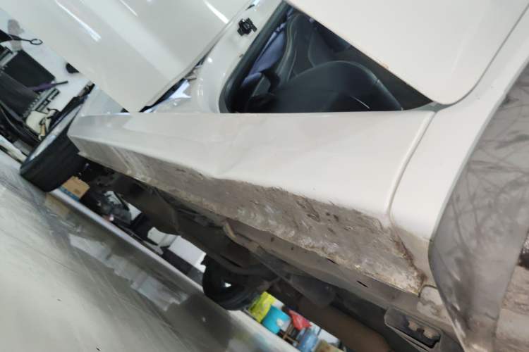Used Dongfeng Fengon 330 2019 1.5L 330S Manual Comfort Version China VI Standard Right Side Sill