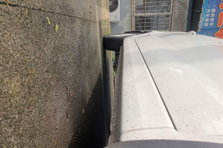 Used Dongfeng Fengon 330 2019 1.5L 330S Manual Comfort Version China VI Standard Right Side Sill