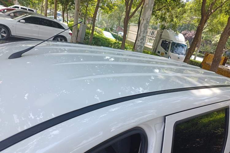 Used Dongfeng Fengon 330 2019 1.5L Manual Utility Grade I China VI Roof