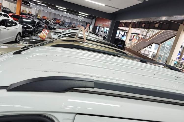 Used Dongfeng Fengon 330 2019 1.5L Manual Utility Grade I China VI Roof