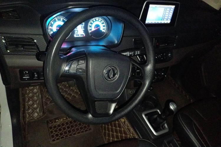 Used Dongfeng Fengon 330 2019 1.5L 330S Manual Comfort Version China VI Standard Steering Wheel