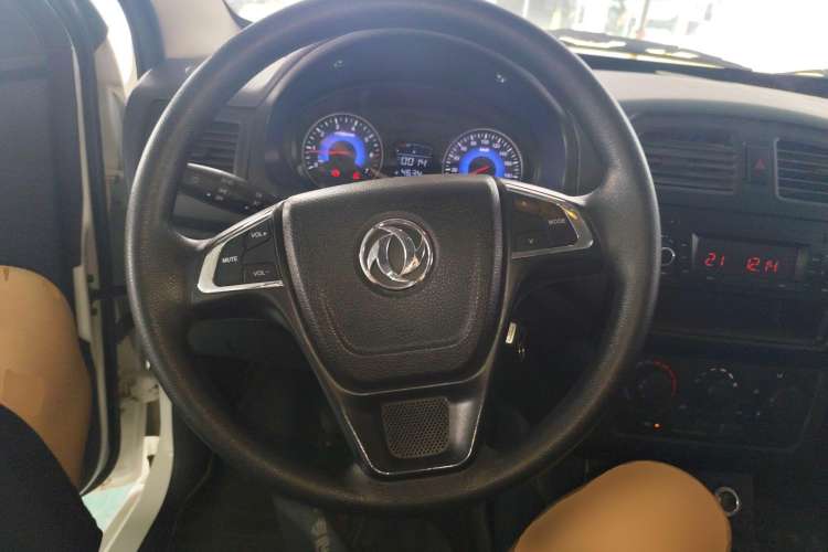 Used Dongfeng Fengon 330 2019 1.5L Manual Utility Grade I China VI Steering Wheel