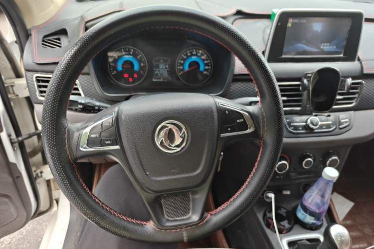 Used Dongfeng Fengon 330 2019 1.5L 330S Manual Comfort Version China VI Standard Steering Wheel