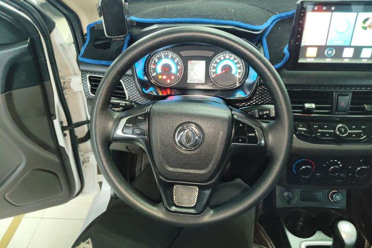 Used Dongfeng Fengon 330 2019 1.5L 330S Manual Comfort Version China VI Standard Steering Wheel