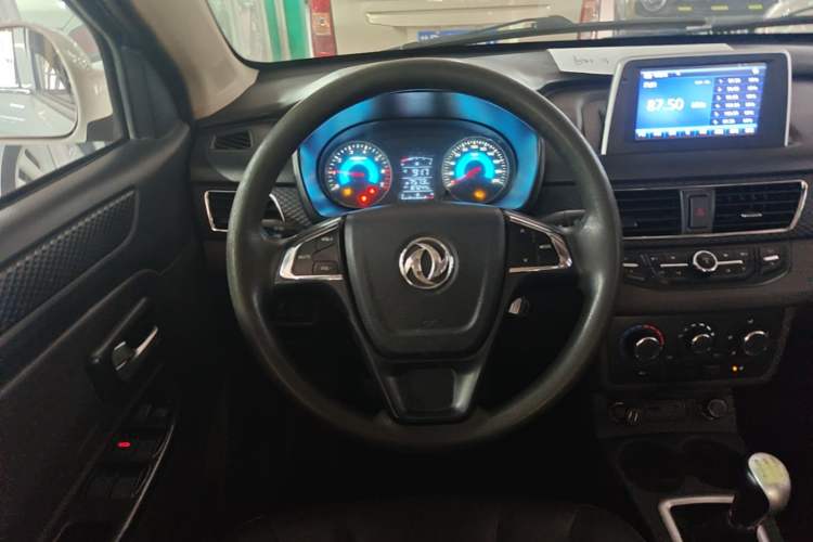Used Dongfeng Fengon 330 2019 1.5L 330S Manual Comfort Version China VI Standard Steering Wheel