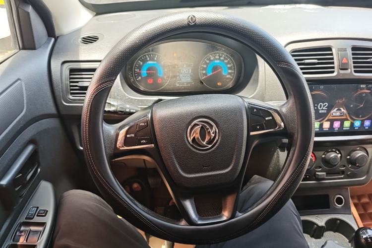 Used Dongfeng Fengon 330 2019 1.5L Manual Utility Grade I China VI Steering Wheel