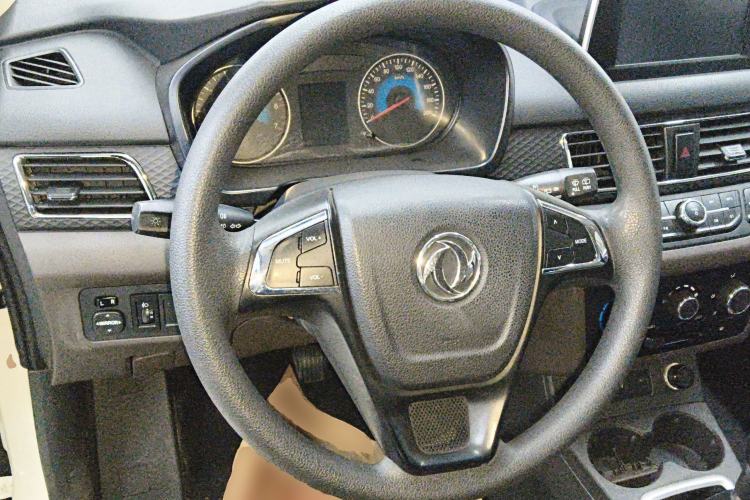 Used Dongfeng Fengon 330 2019 1.5L 330S Manual Comfort Version China VI Standard Steering Wheel