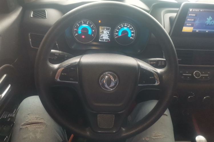 Used Dongfeng Fengon 330 2019 1.5L 330S Manual Comfort Version China VI Standard Steering Wheel