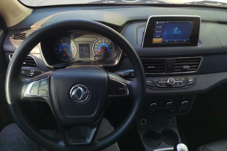 Used Dongfeng Fengon 330 2019 1.5L 330S Manual Comfort Version China VI Standard Steering Wheel