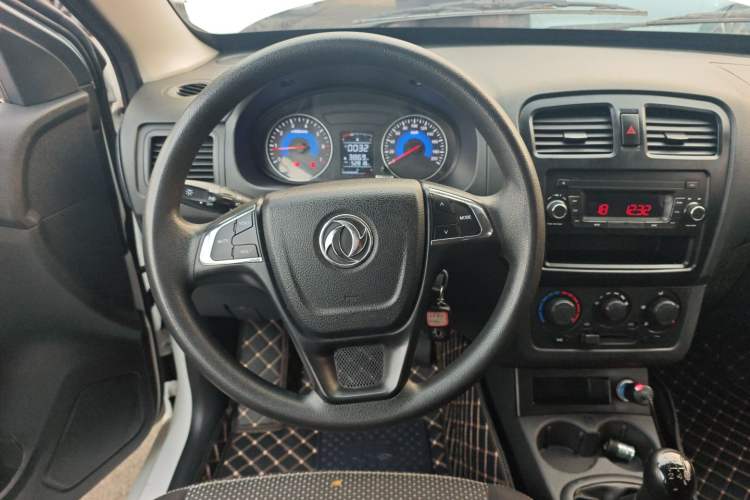 Used Dongfeng Fengon 330 2019 1.5L Manual Practical II China VI Steering Wheel