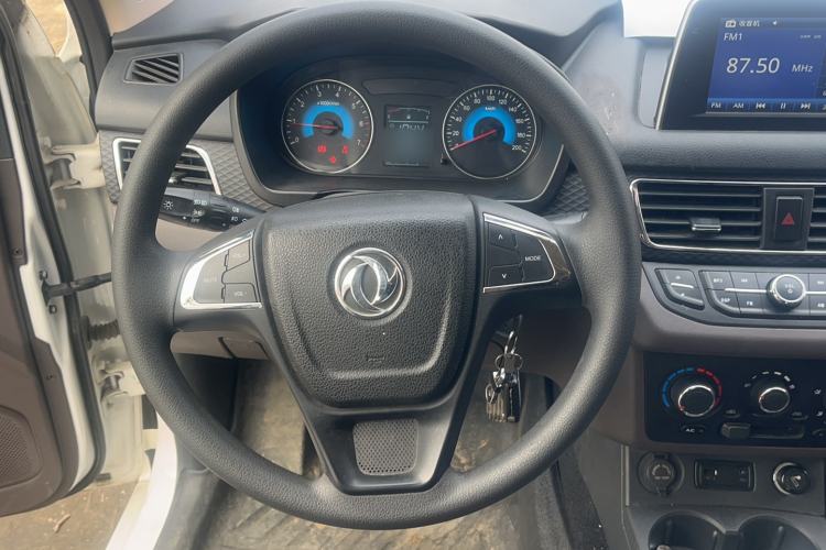 Used Dongfeng Fengon 330 2019 1.5L 330S Manual Comfort Version China VI Standard Steering Wheel