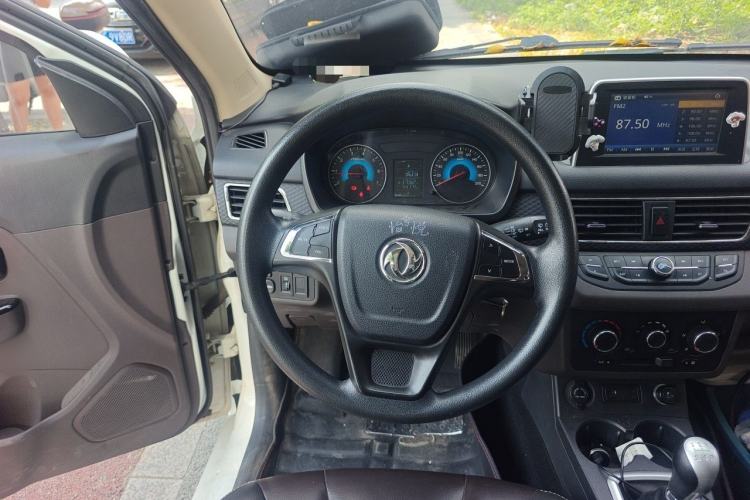 Used Dongfeng Fengon 330 2019 1.5L 330S Manual Comfort Version China VI Standard Steering Wheel