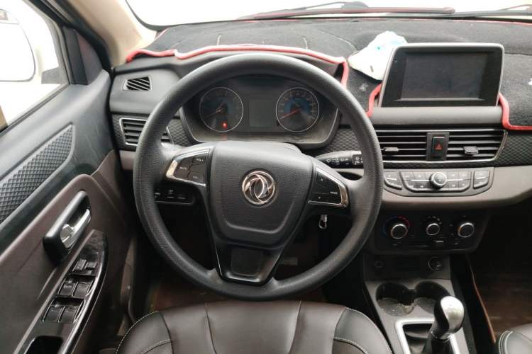 Used Dongfeng Fengon 330 2019 1.5L 330S Manual Comfort Version China VI Standard Steering Wheel