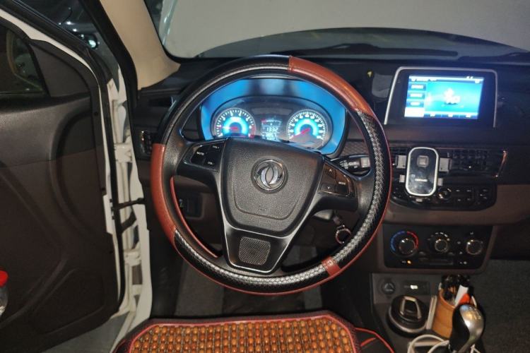 Used Dongfeng Fengon 330 2019 1.5L 330S Manual Comfort Version China VI Standard Steering Wheel