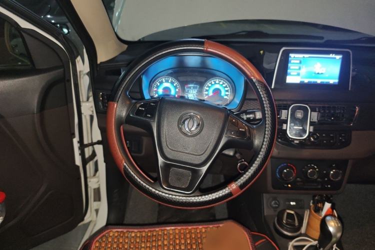 Used Dongfeng Fengon 330 2019 1.5L 330S Manual Comfort Version China VI Standard Steering Wheel
